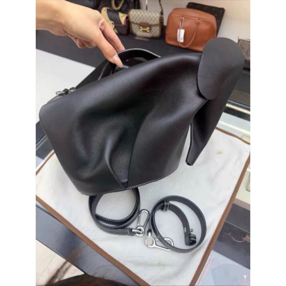 Loewe Women Pre-Loved Bag Very Good Condition